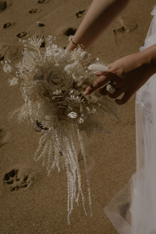 Bouquet de mariée Brume – Fleurs séchées & rose éternelle – Latte Brume