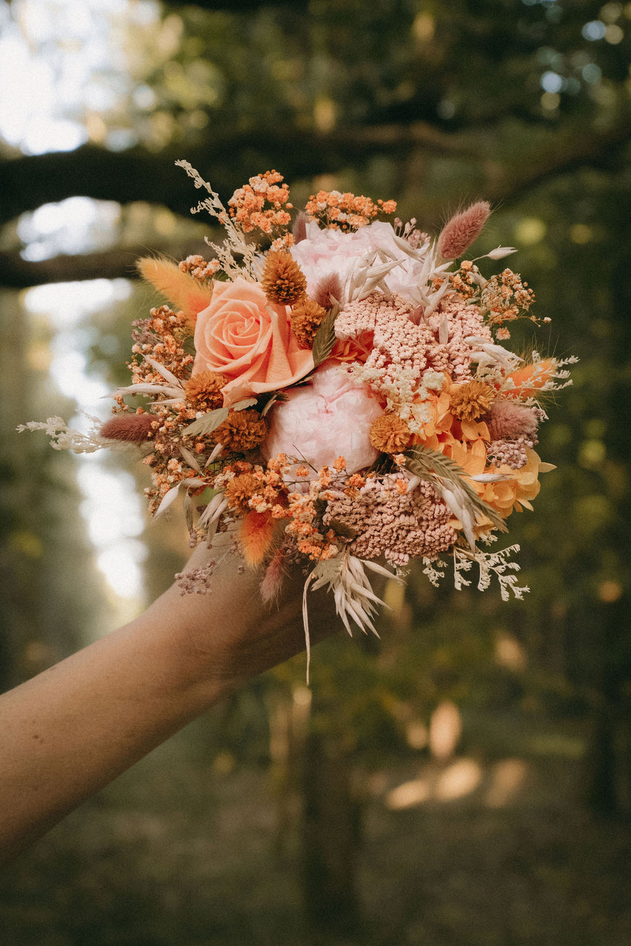Bouquet de mariée Sunset – Fleurs séchées & pivoines stabilisées – Mocktail Golden Hour