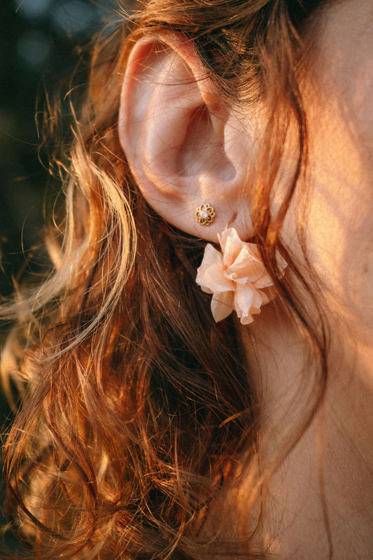 Dormeuses Sunset – Hortensia stabilisé & acier doré – Mocktail Golden Hour