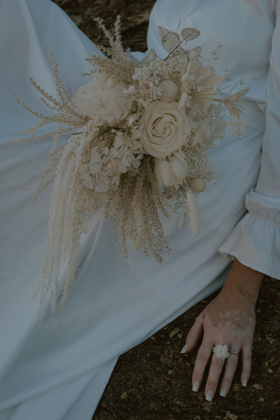 Bouquet de mariée Brume – Fleurs séchées & rose éternelle – Latte Brume