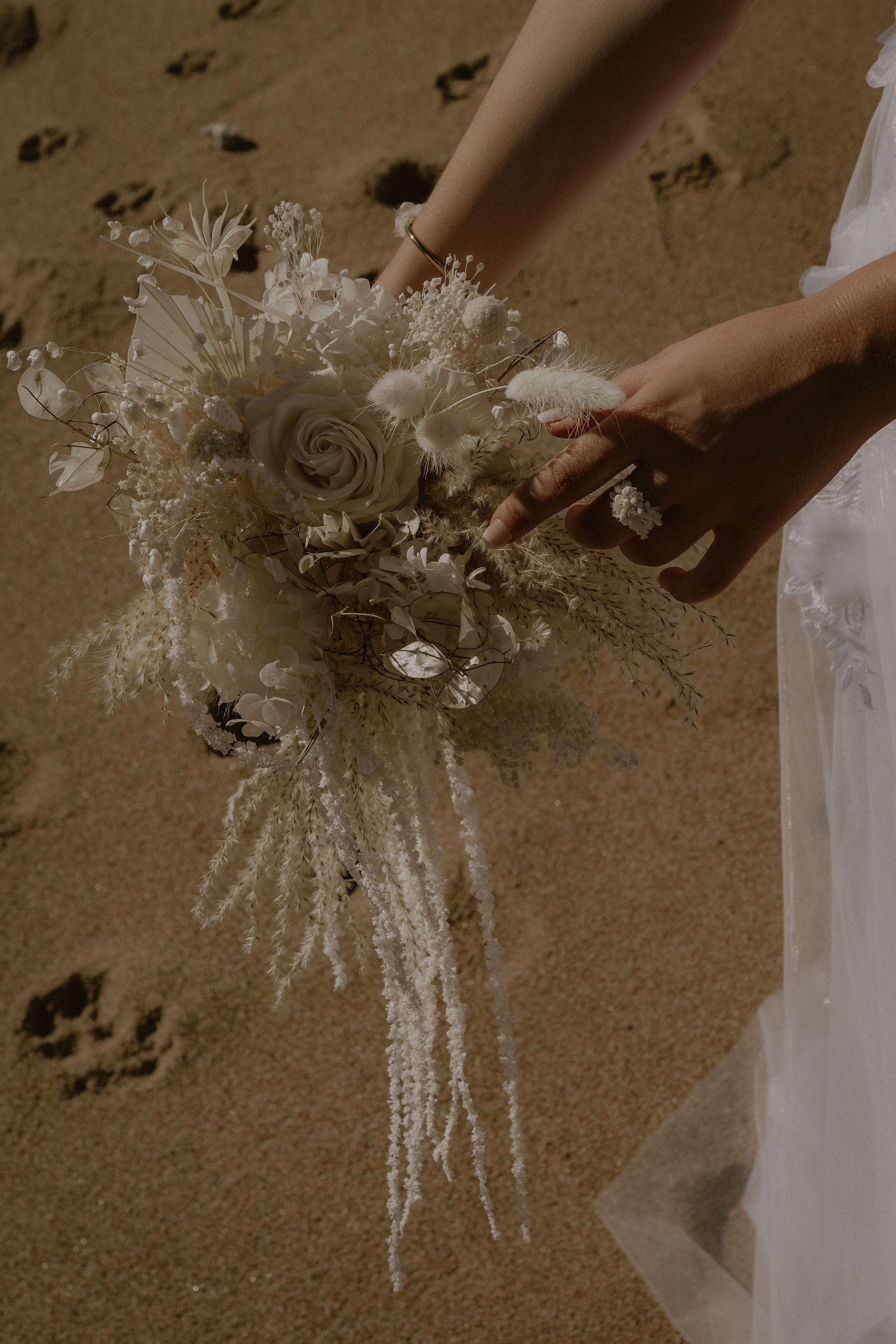 Bouquet de mariée Brume – Fleurs séchées & rose éternelle – Latte Brume