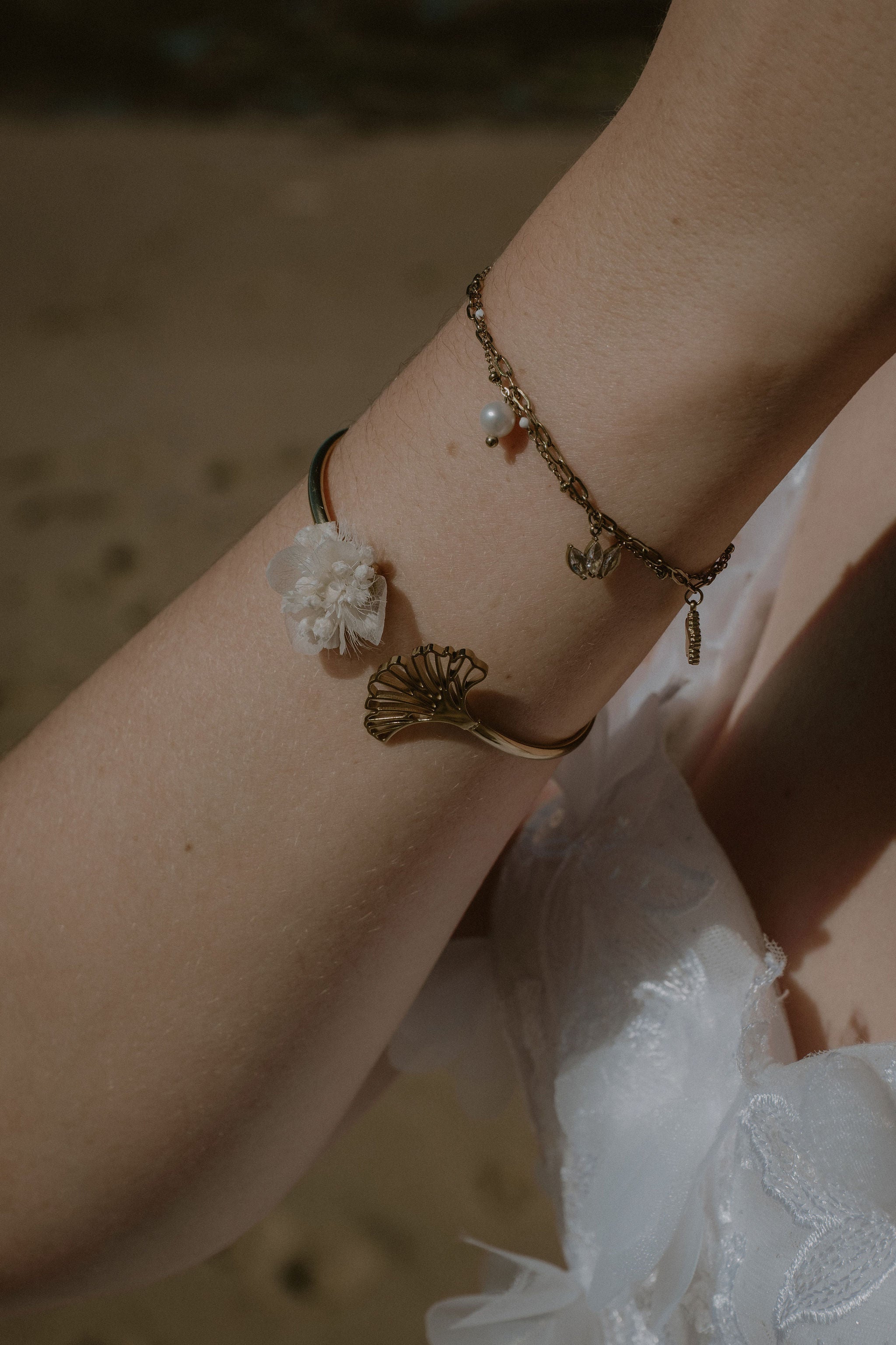 Bracelet Ginkgo Brume – Jonc ajustable & fleurs séchées – Latte Brume