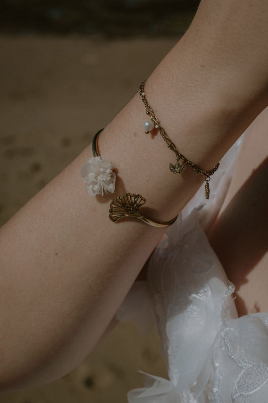 Bracelet Ginkgo Brume – Jonc ajustable & fleurs séchées – Latte Brume