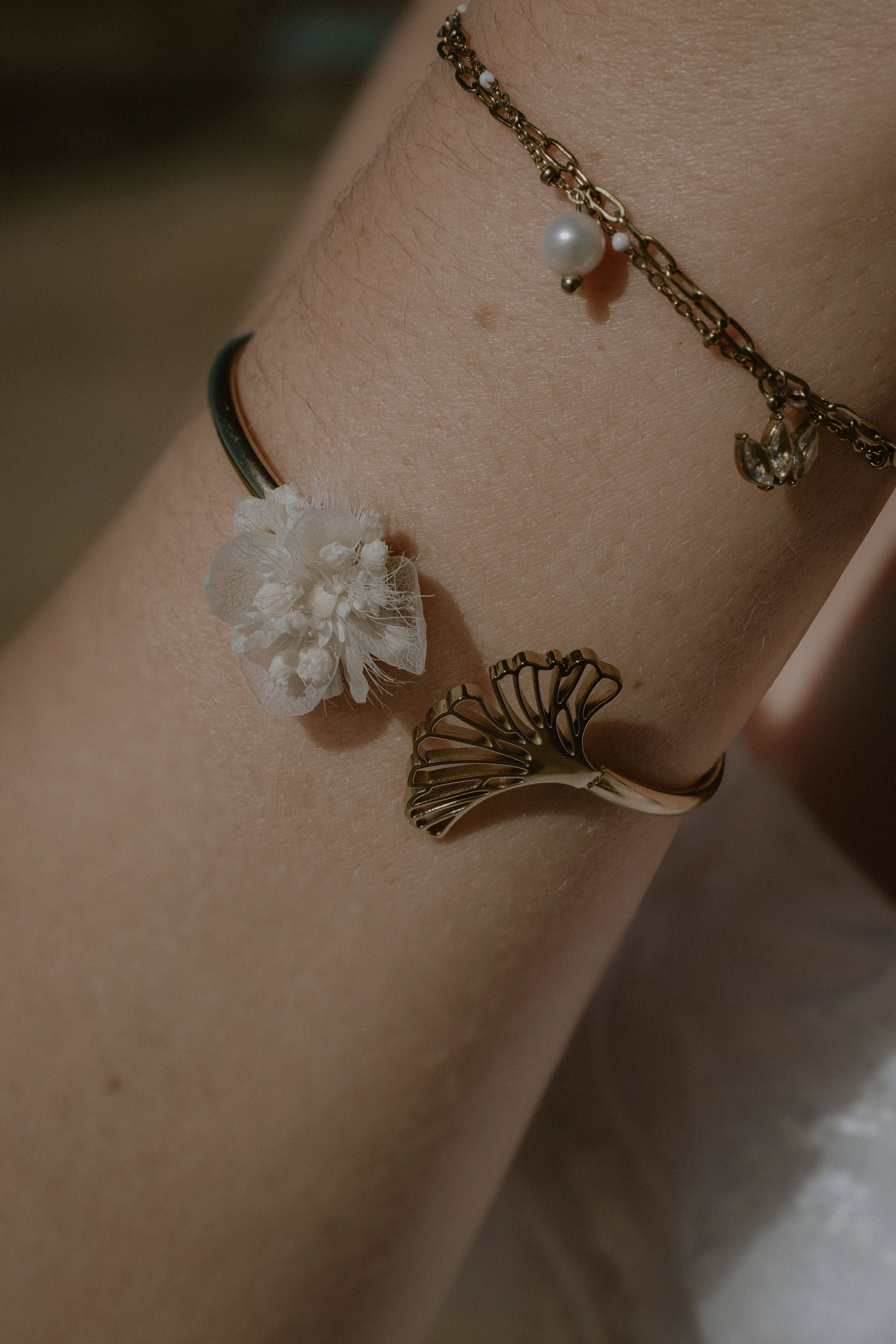 Bracelet Ginkgo Brume – Jonc ajustable & fleurs séchées – Latte Brume